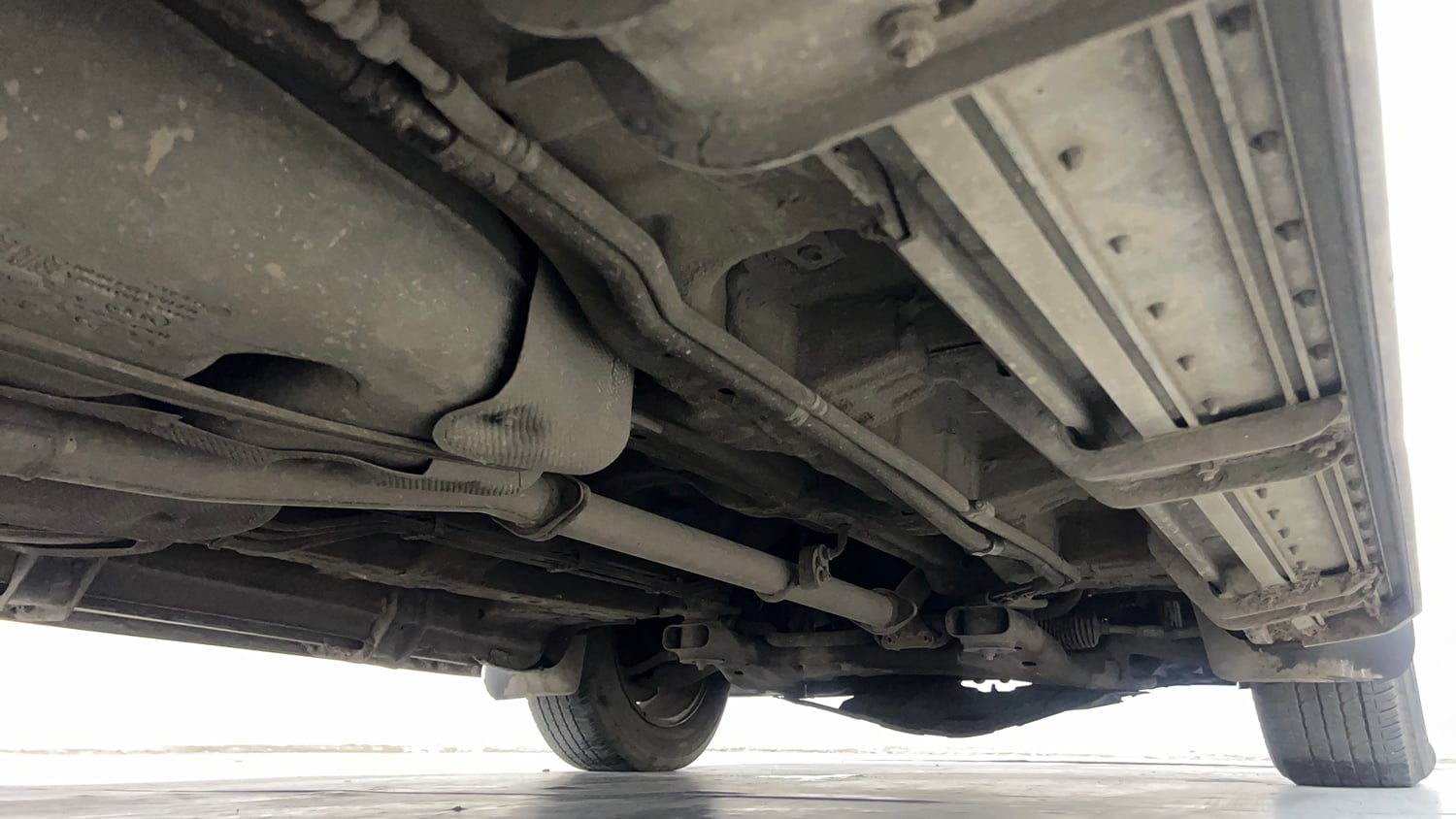 Used 2016 Mahindra XUV500 W10 AT Diesel Automatic extra REAR RIGHT UNDERBODY VIEW