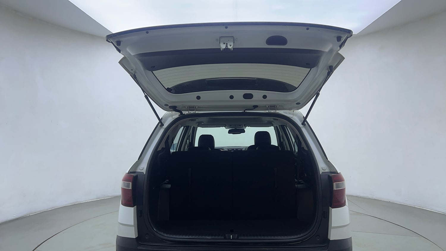 Used 2022 Hyundai Alcazar Signature (O) 6 STR 1.5 Diesel AT Diesel Automatic interior DICKY DOOR OPEN VIEW