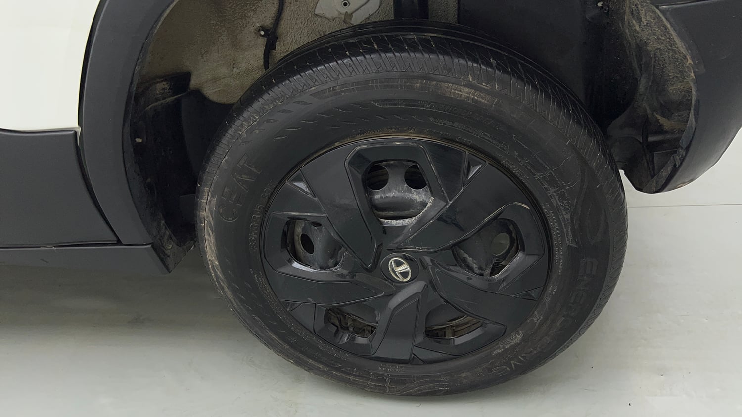 Used 2025 Tata Punch Pure CNG Cng Manual tyres LEFT REAR TYRE RIM VIEW