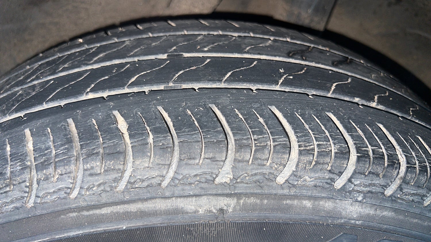 Used 2019 Honda Amaze 1.2 V CVT Petrol Petrol Automatic tyres LEFT REAR TYRE TREAD VIEW
