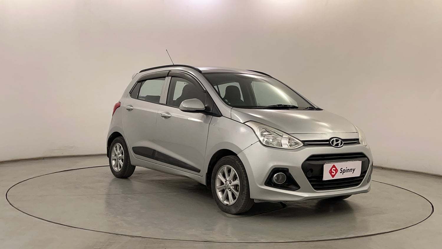 Used 2016 Hyundai Grand i10 Asta AT 1.2 Kappa VTVT Petrol Automatic exterior RIGHT FRONT CORNER VIEW