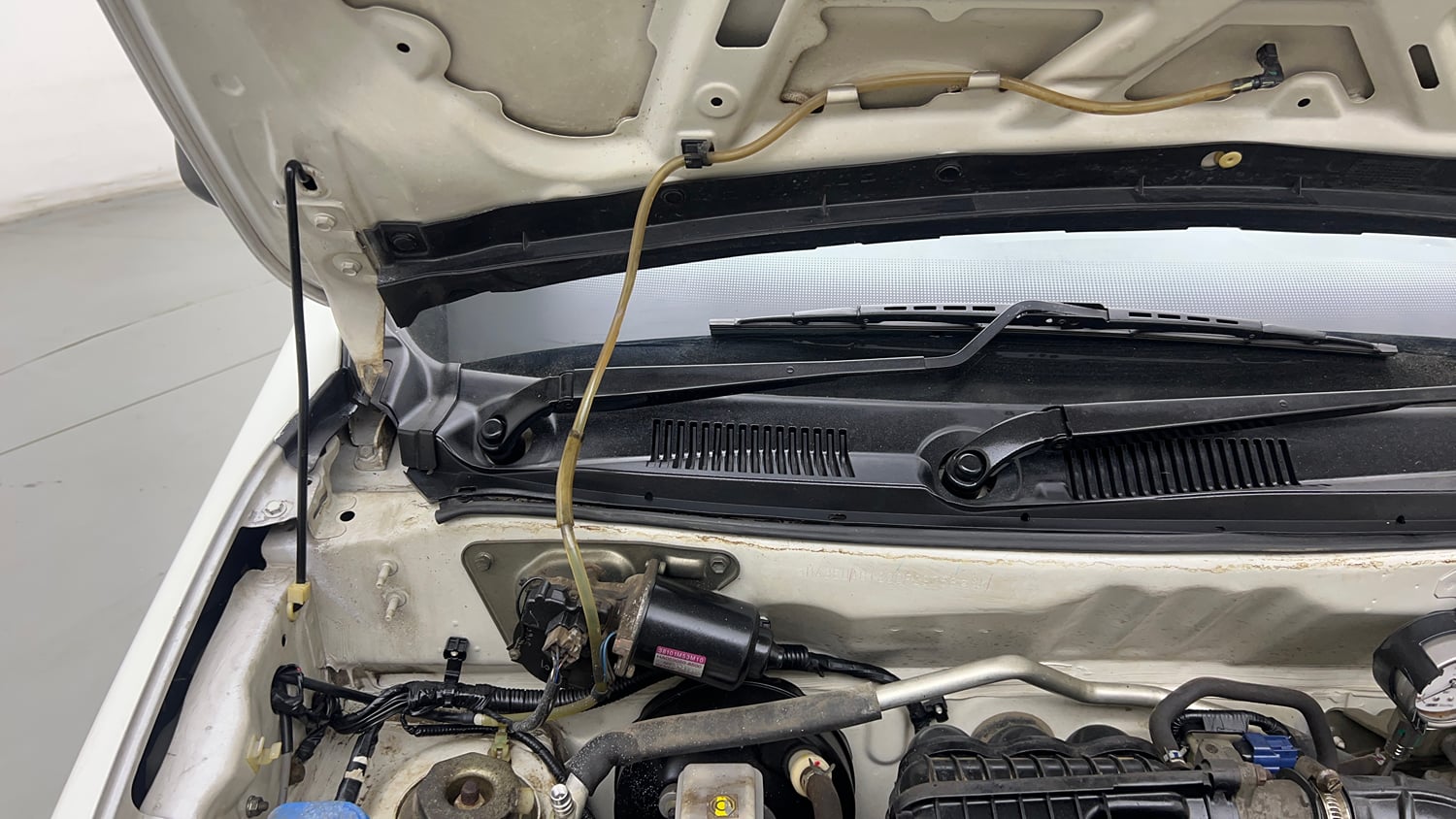 Used 2020 Maruti Suzuki Alto 800 LXi CNG Cng Manual engine ENGINE RIGHT SIDE HINGE & APRON VIEW