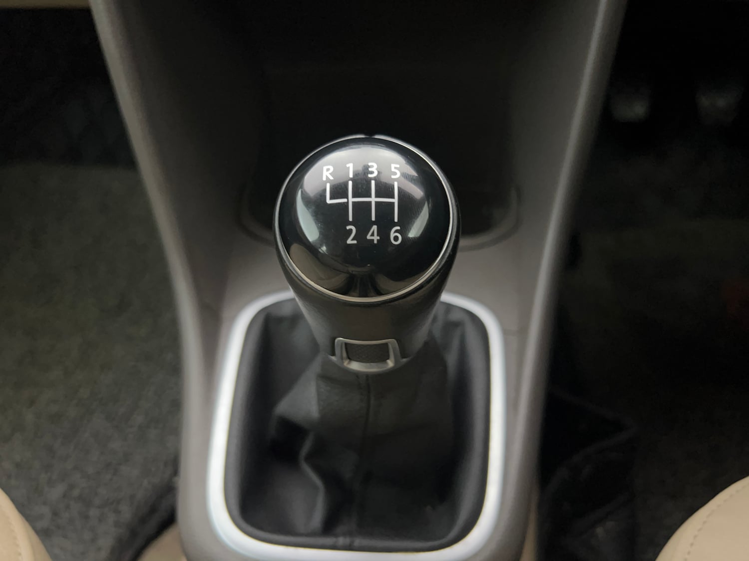Used 2022 Volkswagen Vento Highline 1.0L TSI Petrol Manual interior GEAR  KNOB VIEW