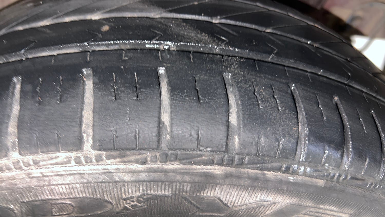 Used 2016 Hyundai Grand i10 Asta AT 1.2 Kappa VTVT (O) Petrol Automatic tyres LEFT REAR TYRE TREAD VIEW