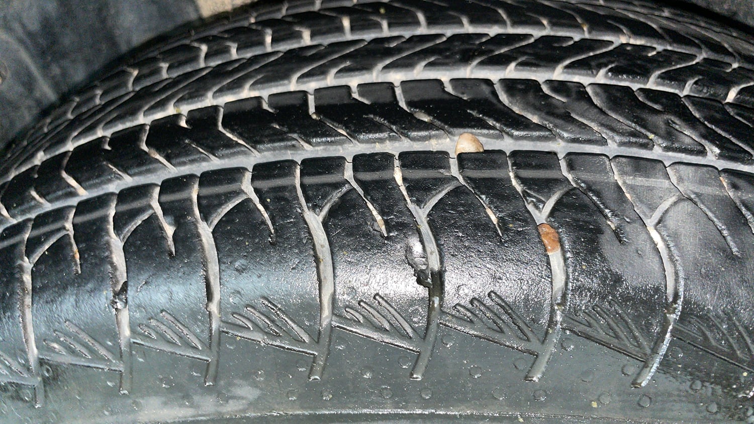 Used 2024 Maruti Suzuki Grand Vitara Zeta Plus Intelligent Hybrid eCVT Hybrid Automatic tyres RIGHT REAR TYRE TREAD VIEW