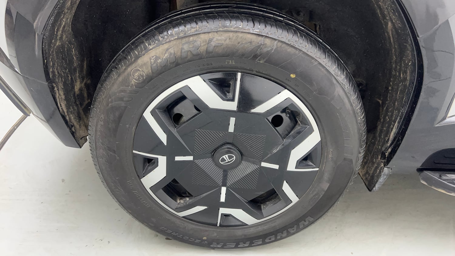 Used 2026 Tata Sierra Pure P MT Petrol Petrol Manual tyres RIGHT REAR TYRE RIM VIEW