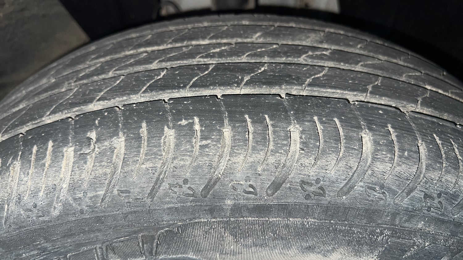 Used 2023 Nissan Magnite XE Petrol Manual tyres RIGHT FRONT TYRE TREAD VIEW