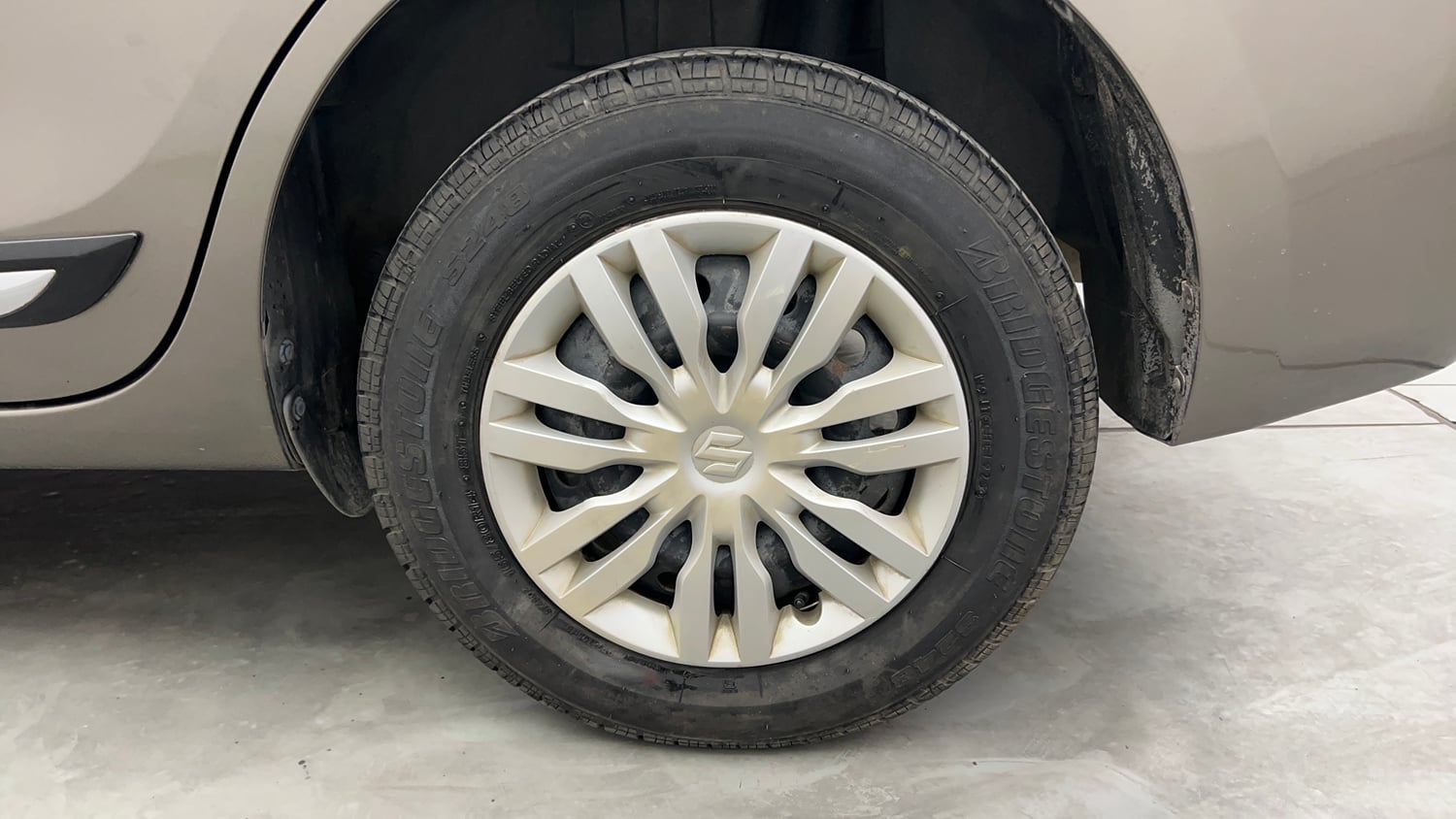 Used 2020 Maruti Suzuki Dzire VXi AMT Petrol Automatic tyres LEFT REAR TYRE RIM VIEW