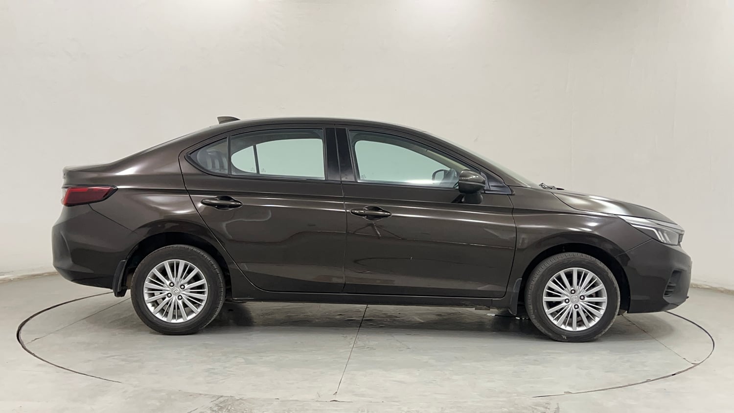 Used 2020 Honda City V Petrol Petrol Manual exterior RIGHT SIDE VIEW