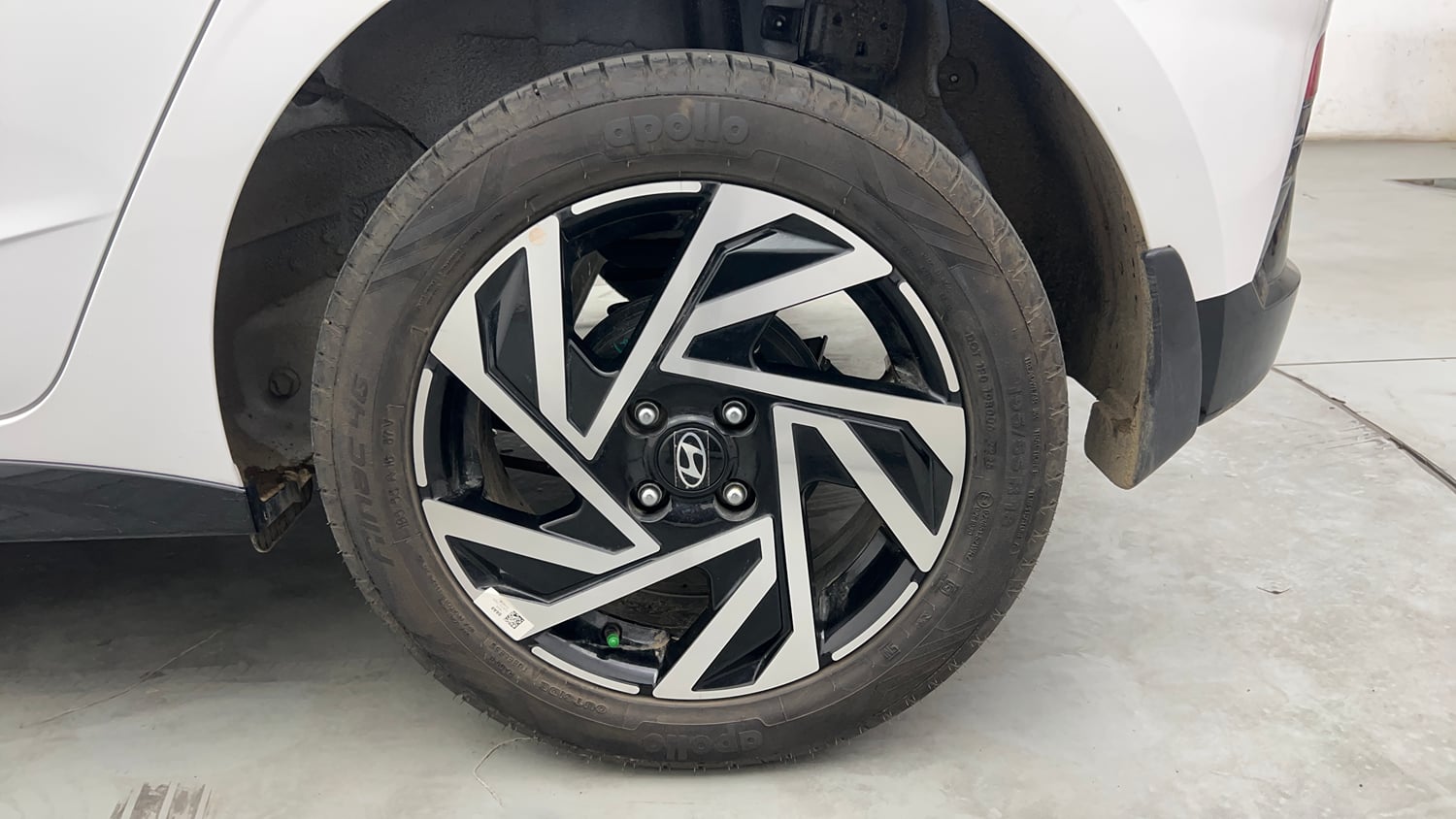 Used 2025 Hyundai New i20 Asta (O) 1.2 MT Petrol Manual tyres LEFT REAR TYRE RIM VIEW