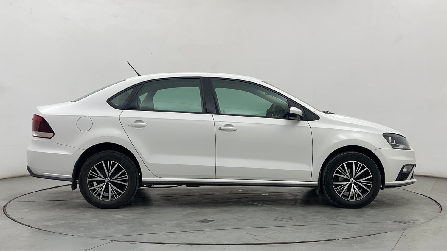 Used 2022 Volkswagen Vento Highline 1.0L TSI Petrol Manual exterior RIGHT SIDE VIEW