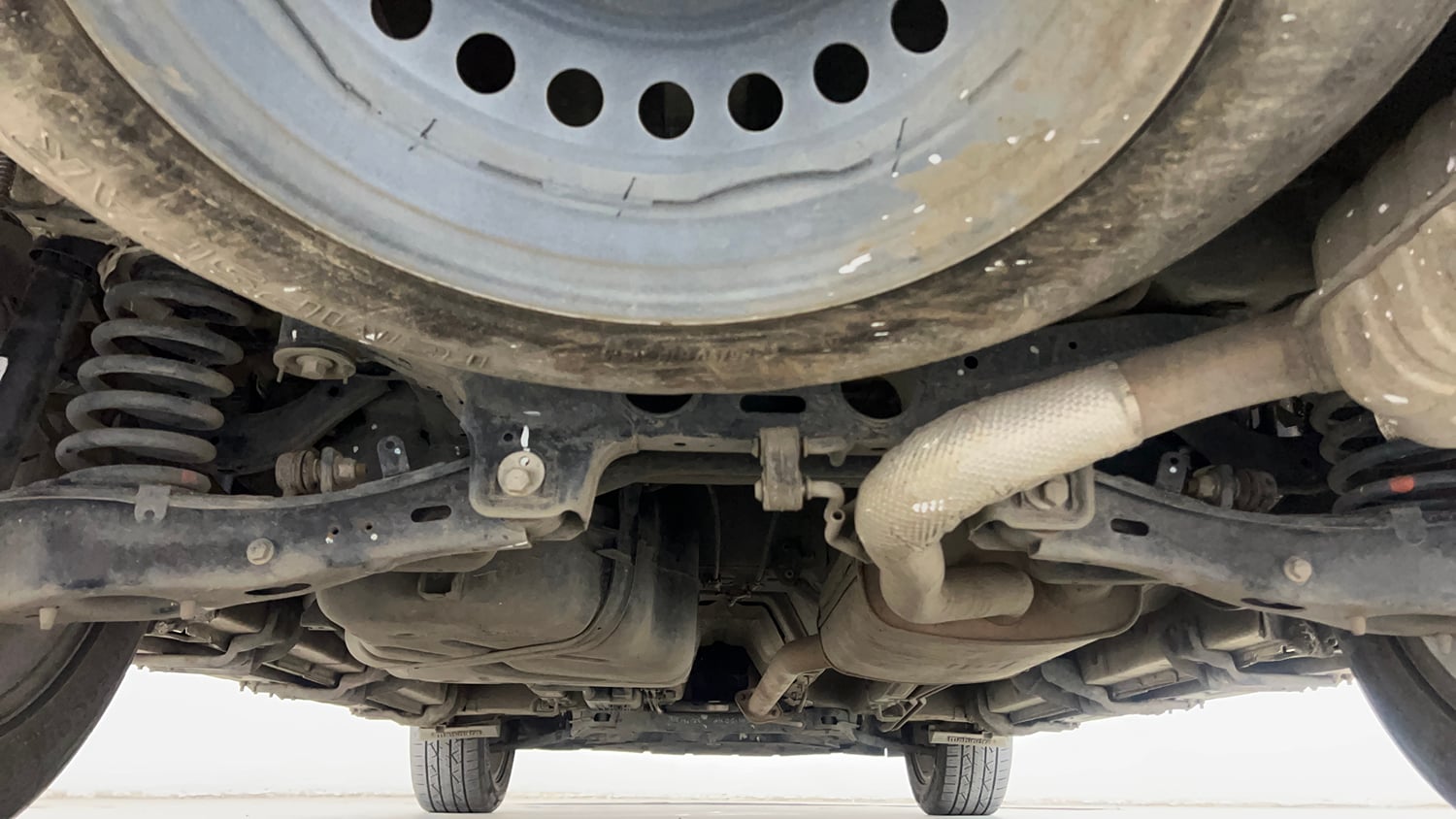 Used 2022 Mahindra XUV700 AX 7 Petrol AT 7 STR Petrol Automatic extra REAR UNDERBODY VIEW (TAKEN FROM REAR)