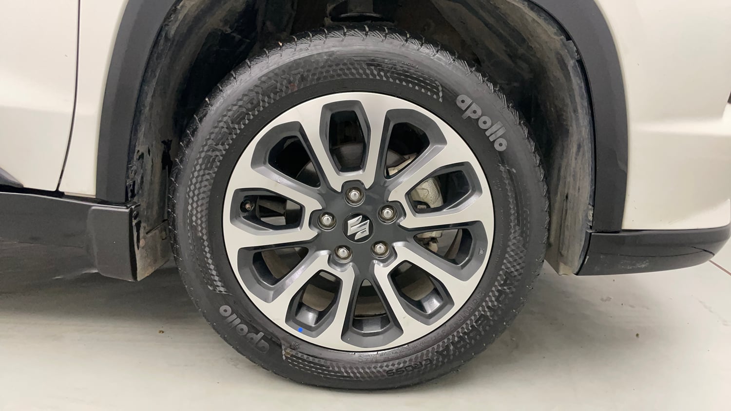 Used 2024 Maruti Suzuki Grand Vitara Zeta Plus Intelligent Hybrid eCVT Hybrid Automatic tyres RIGHT FRONT TYRE RIM VIEW
