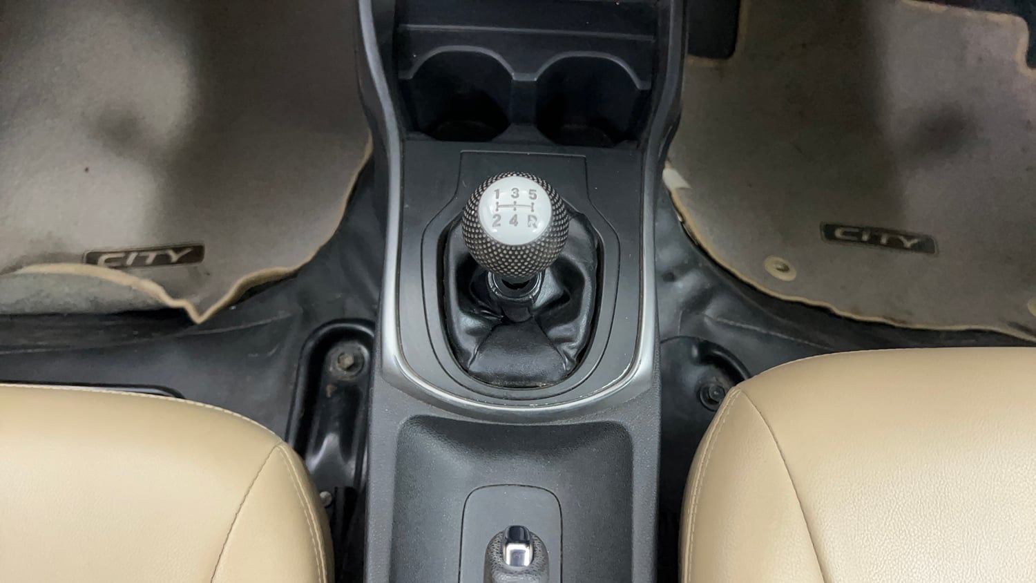 Used 2016 Honda City V Petrol Manual interior GEAR  KNOB VIEW