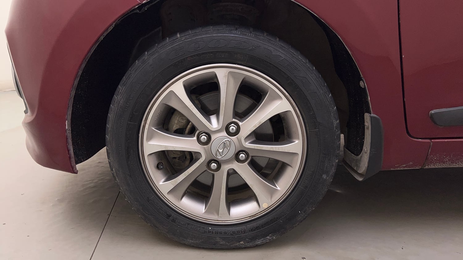 Used 2016 Hyundai Grand i10 Asta AT 1.2 Kappa VTVT (O) Petrol Automatic tyres LEFT FRONT TYRE RIM VIEW