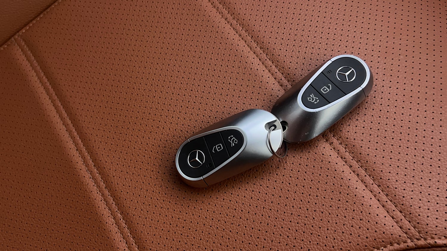 Used 2022 Mercedes-Benz C-Class C 200 Petrol Automatic extra CAR KEY VIEW