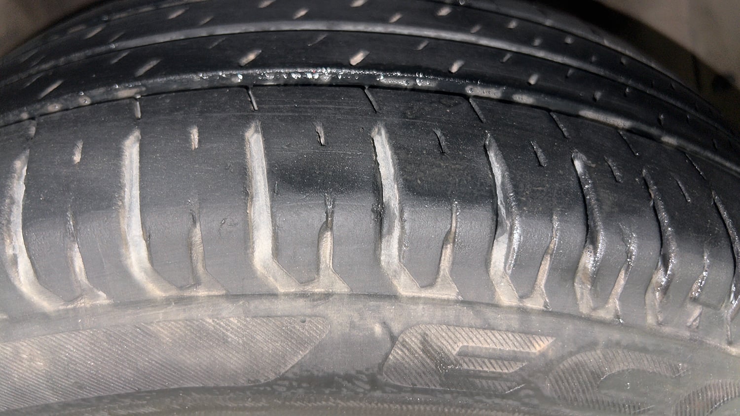 Used 2014 Hyundai i20 Sportz 1.2 Petrol Manual tyres RIGHT FRONT TYRE TREAD VIEW