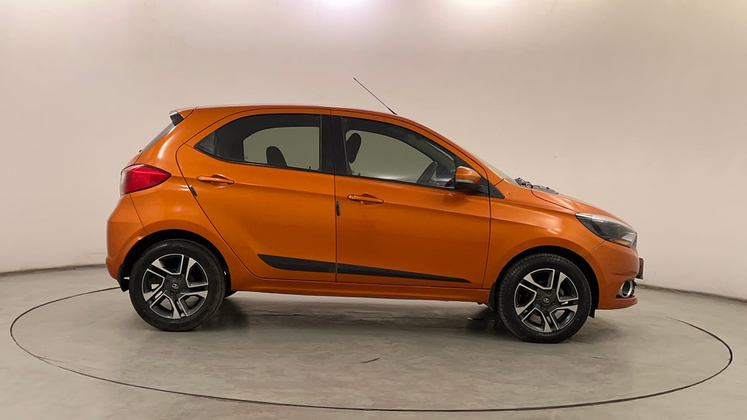 Used 2019 Tata Tiago Revotron XZA Plus Petrol Automatic exterior RIGHT SIDE VIEW