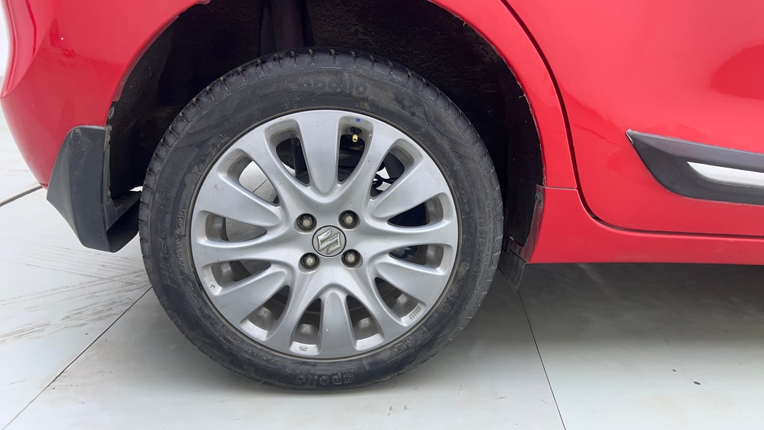 Used 2017 Maruti Suzuki Baleno Zeta 1.2 AT Petrol Automatic tyres RIGHT REAR TYRE RIM VIEW