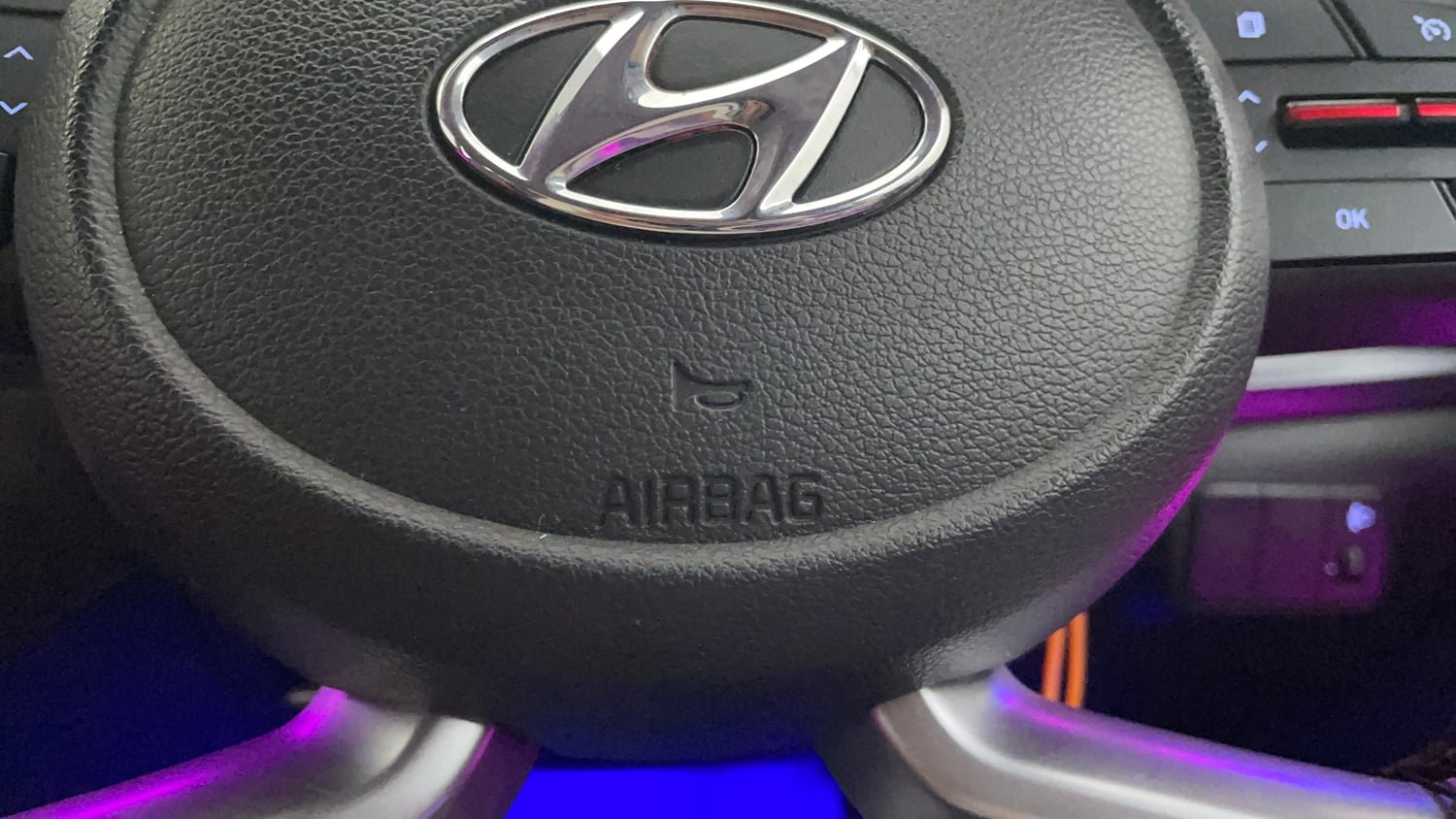 Used 2023 Hyundai i20 Sportz 1.2 MT Dual Tone Petrol Manual top_features Airbags