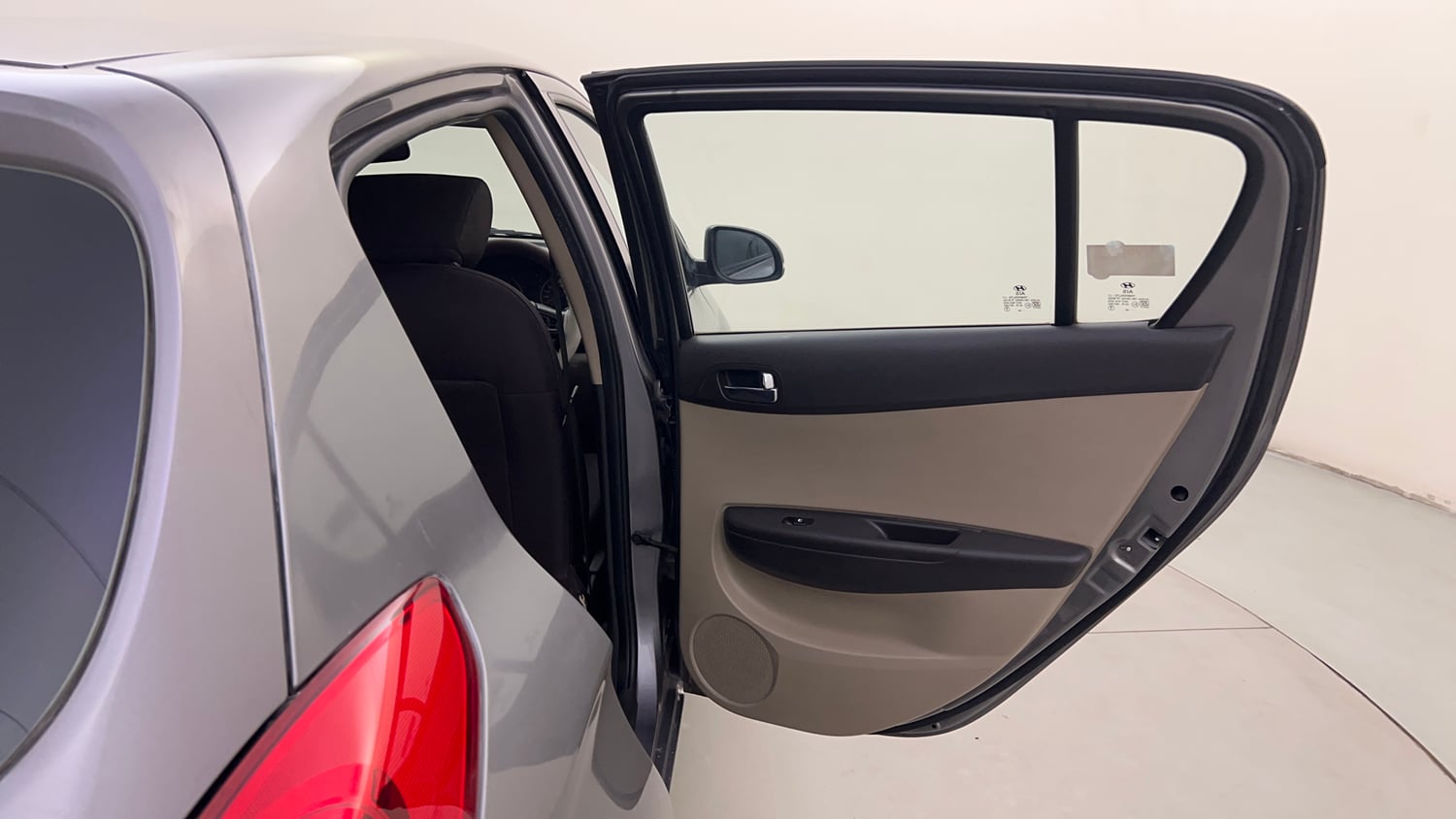 Used 2014 Hyundai i20 Sportz 1.2 Petrol Manual interior RIGHT REAR DOOR OPEN VIEW