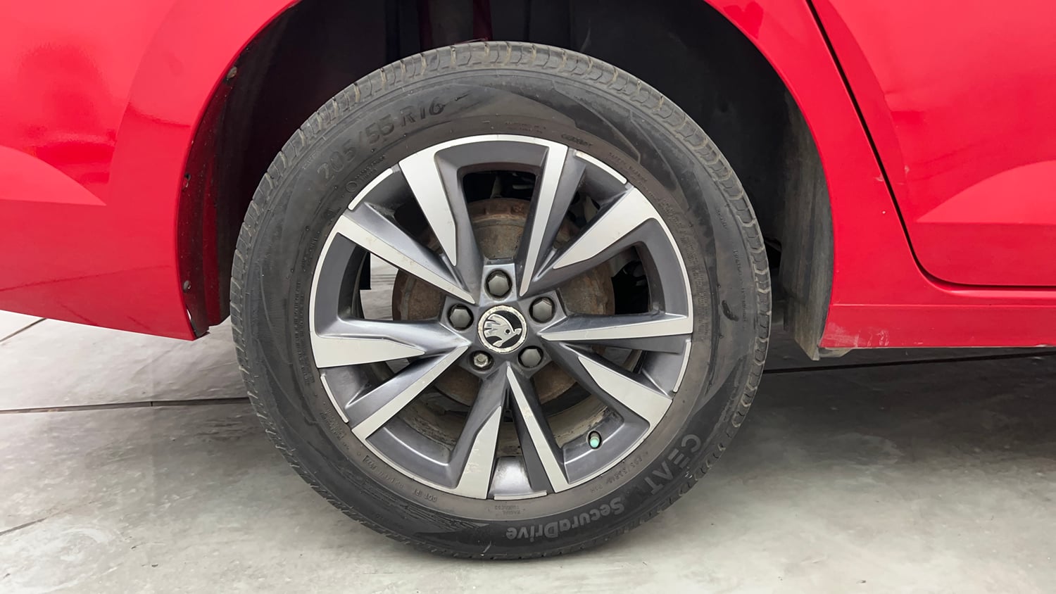 Used 2022 Skoda Slavia Style 1.0L TSI AT Petrol Automatic tyres RIGHT REAR TYRE RIM VIEW