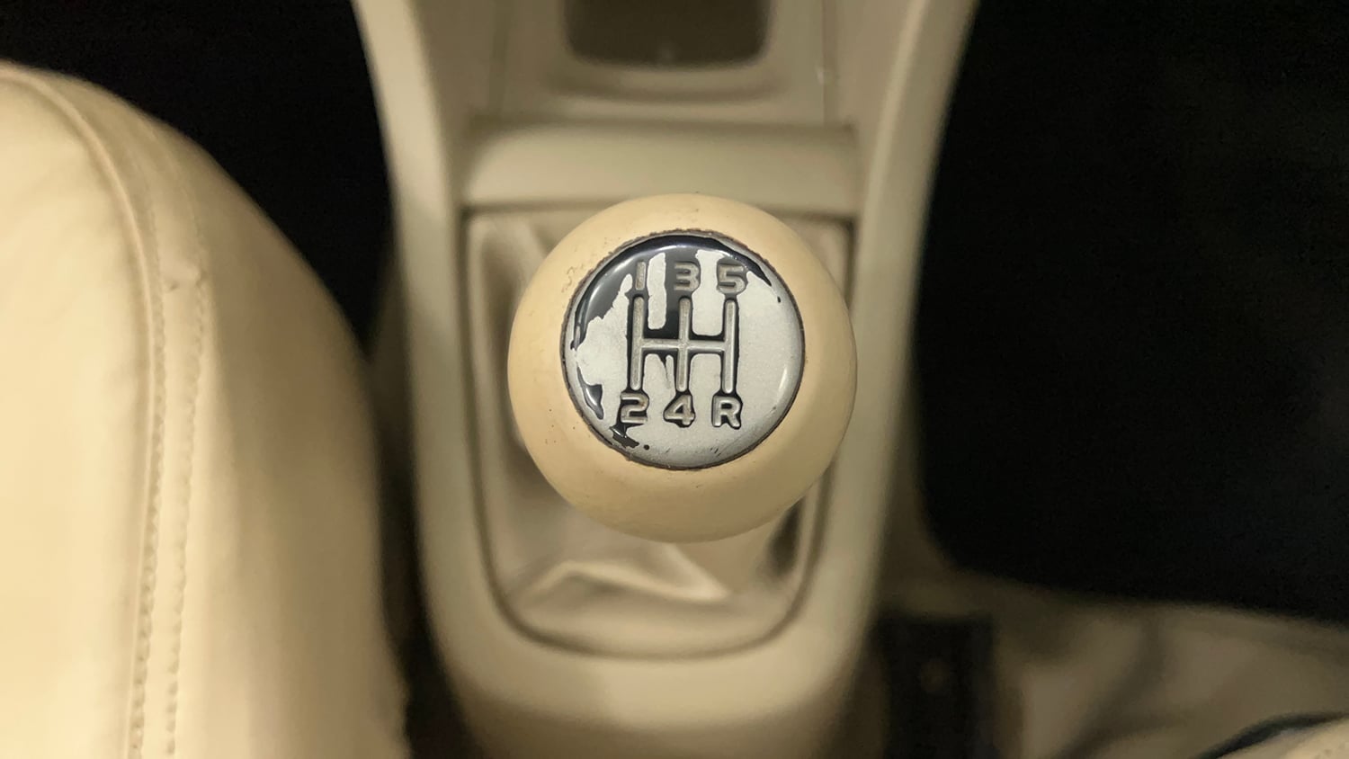 Used 2013 Maruti Suzuki Ertiga Vxi Petrol Manual interior GEAR  KNOB VIEW