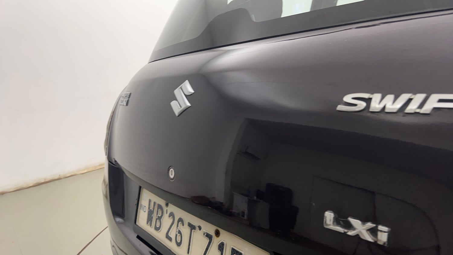 Used 2015 Maruti Suzuki Swift LXi Petrol Manual dents MINOR SCRATCH