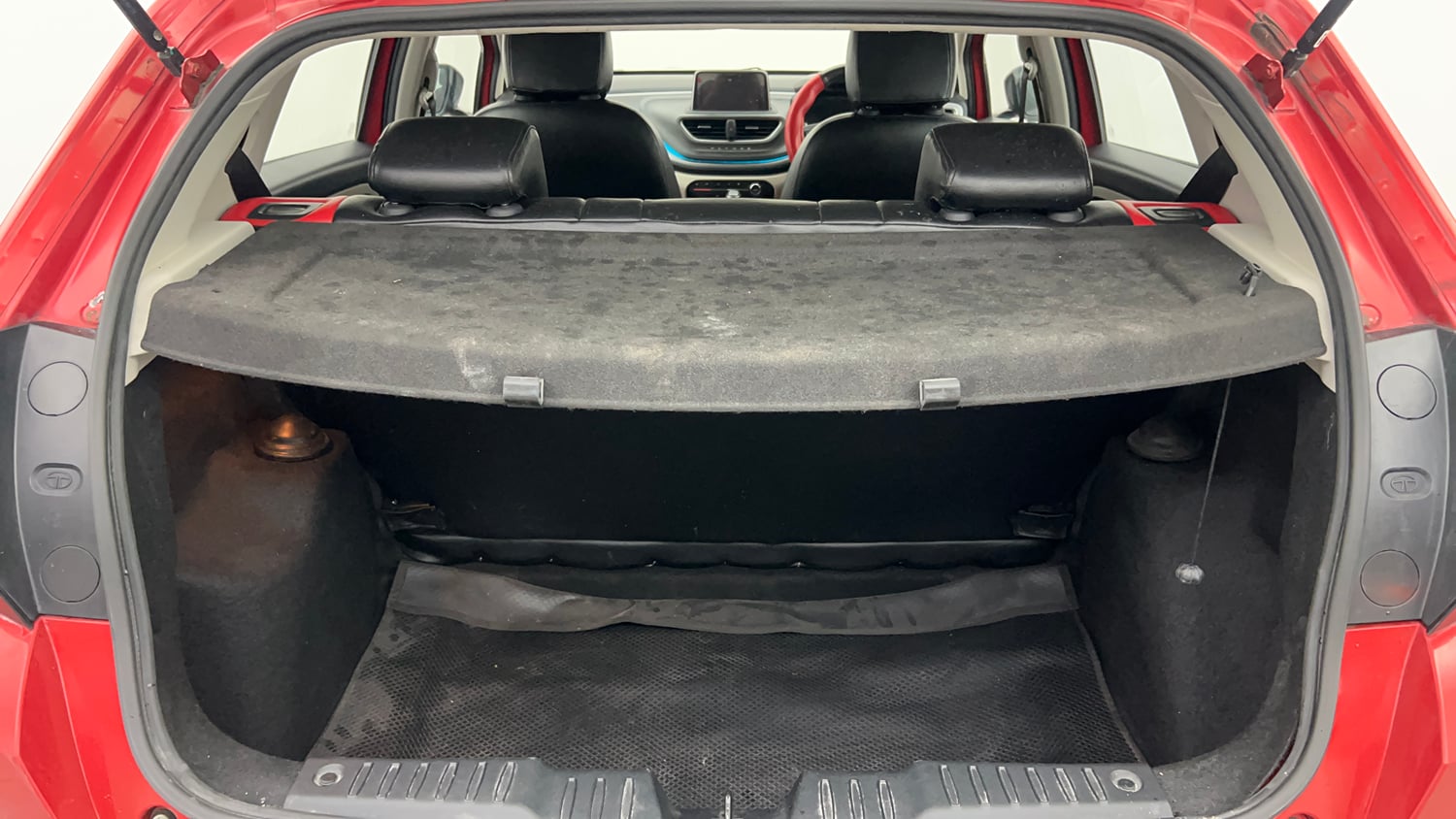 Used 2022 Tata Altroz XZA Petrol Petrol Automatic interior DICKY INSIDE VIEW