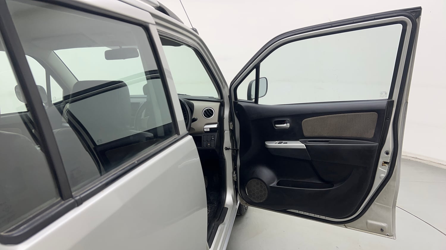 Used 2015 Maruti Suzuki Wagon R LXI Petrol Manual interior RIGHT FRONT DOOR OPEN VIEW