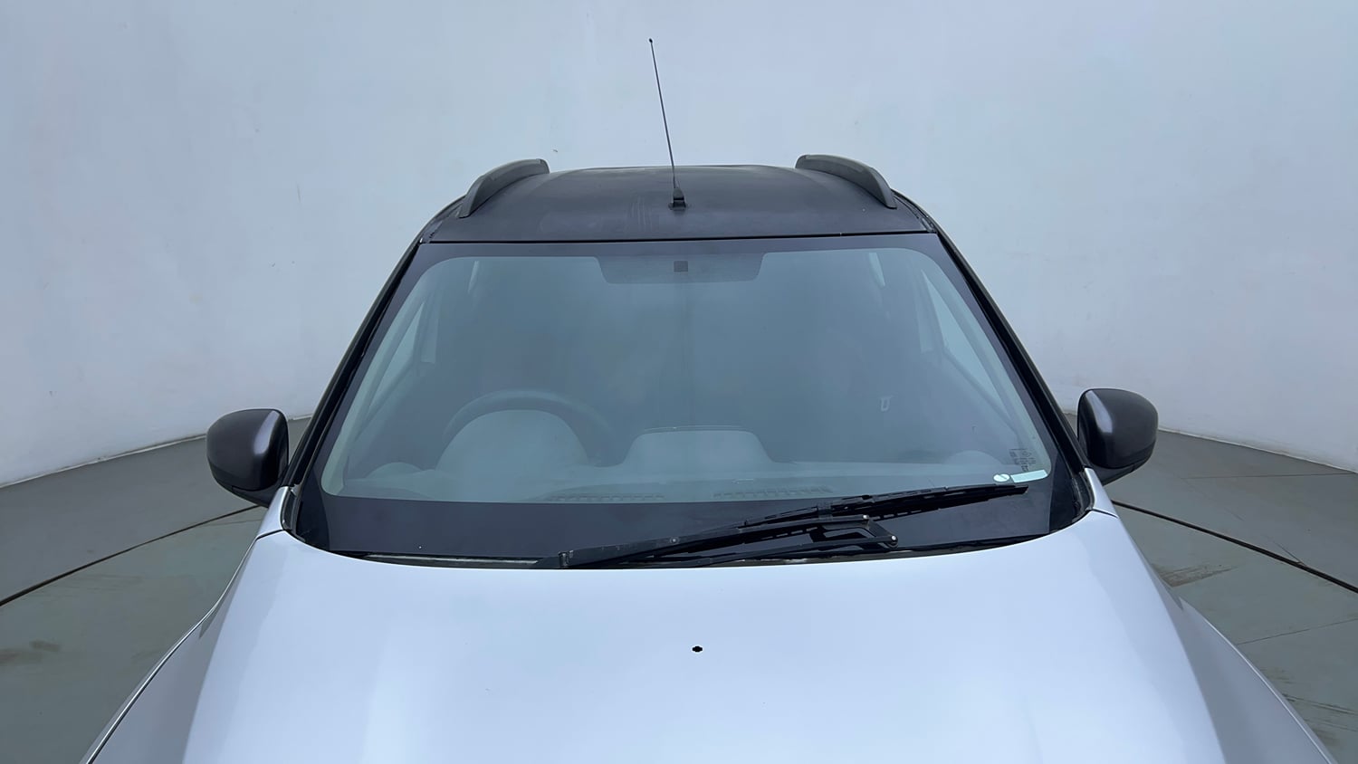 Used 2016 Renault Kwid 1.0 RXT Petrol Manual exterior FRONT WINDSHIELD VIEW