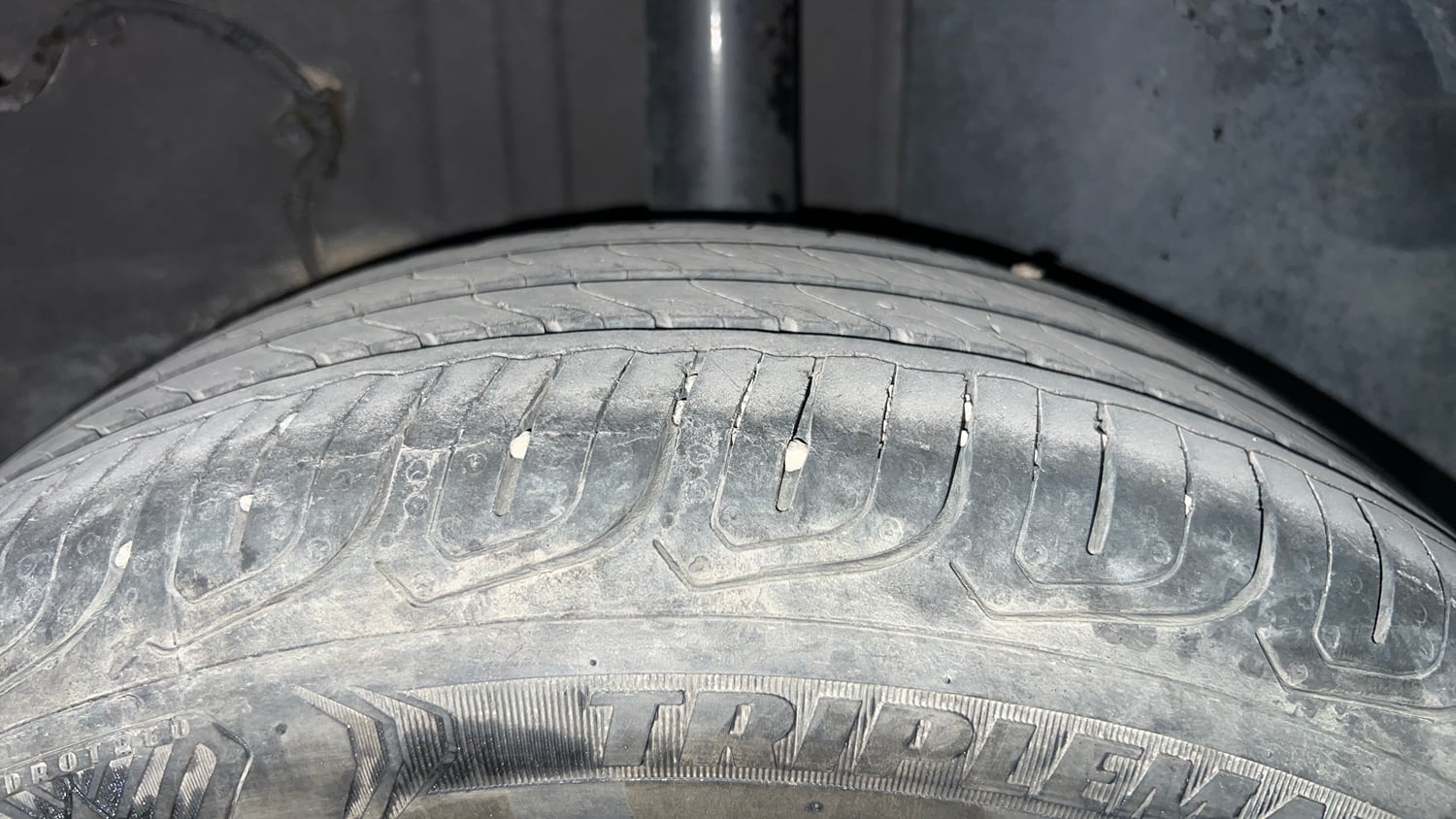 Used 2022 Tata Altroz XZA Petrol Petrol Automatic tyres LEFT REAR TYRE TREAD VIEW