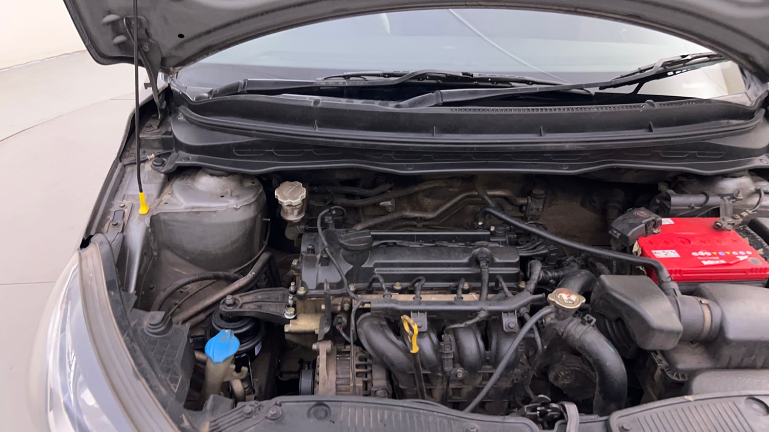Used 2014 Hyundai i20 Sportz 1.2 Petrol Manual engine ENGINE RIGHT SIDE HINGE & APRON VIEW