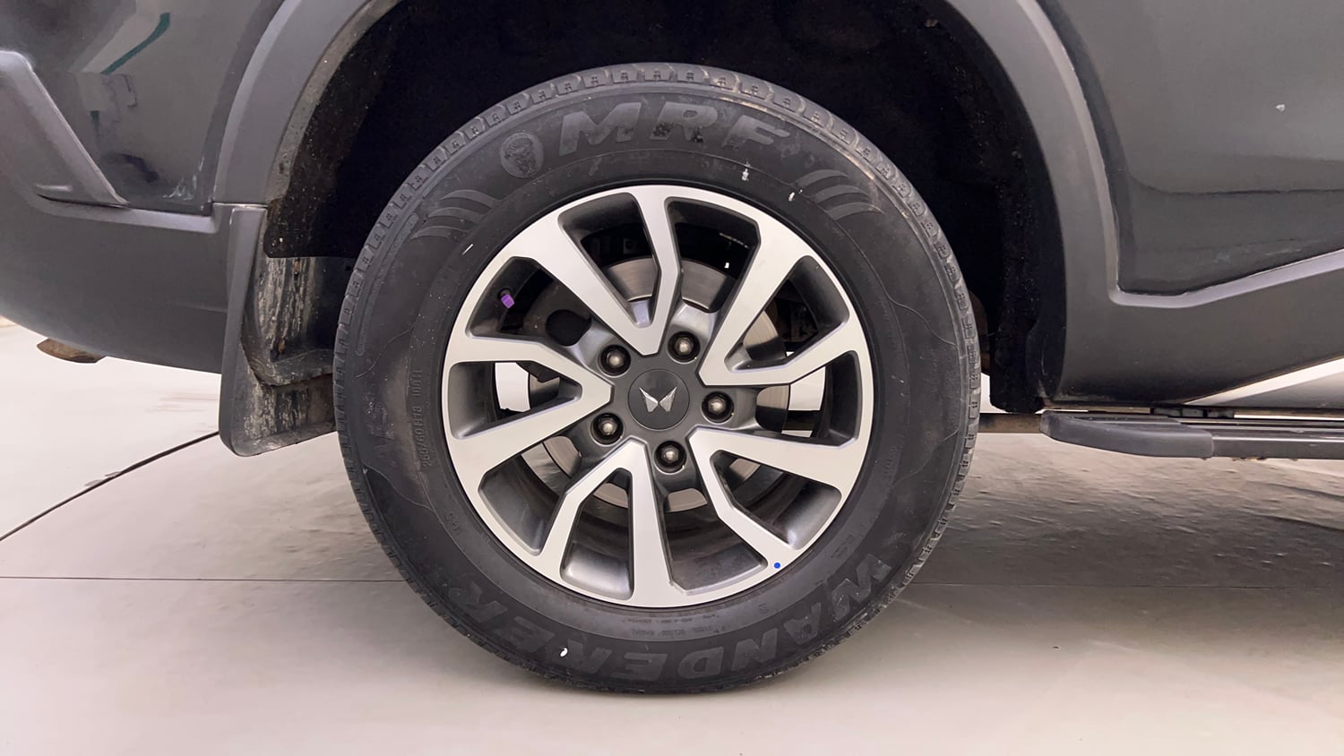 Used 2022 Mahindra Scorpio N Z8 L Petrol AT 7 STR Petrol Automatic tyres RIGHT REAR TYRE RIM VIEW