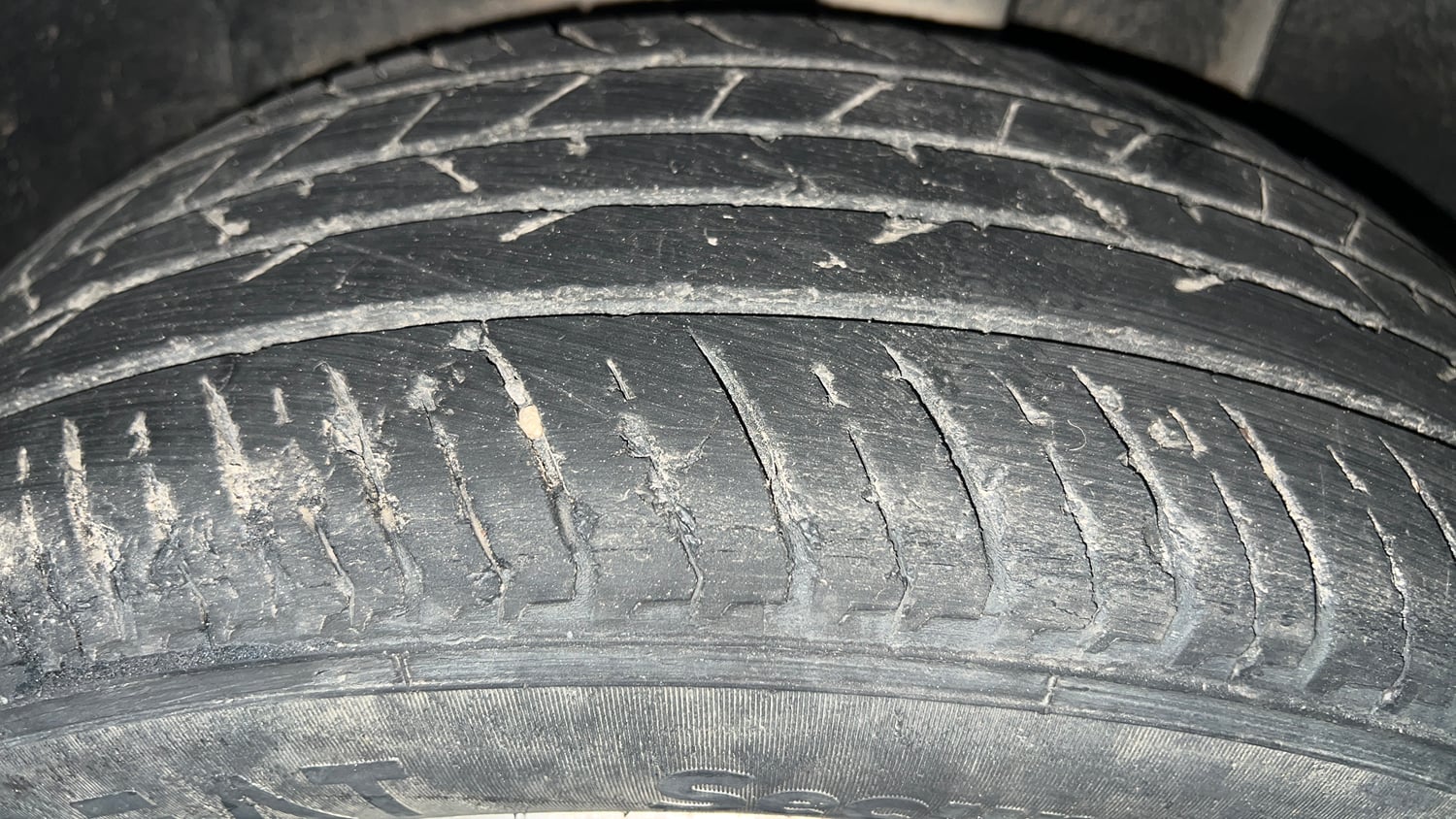 Used 2023 Nissan Magnite XE Petrol Manual tyres LEFT REAR TYRE TREAD VIEW