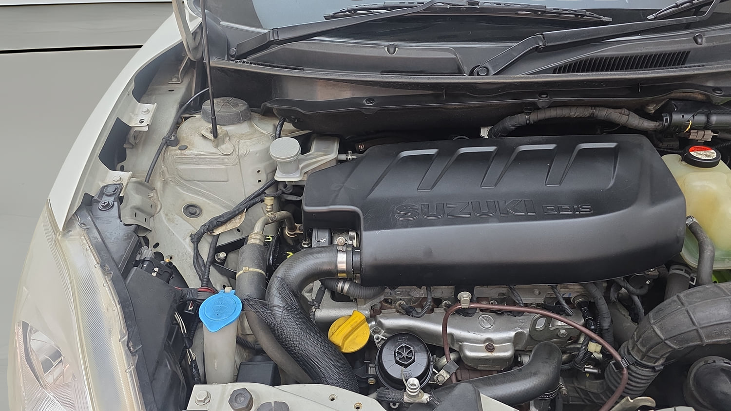 Used 2018 Maruti Suzuki Swift VDi Diesel Manual engine ENGINE RIGHT SIDE VIEW