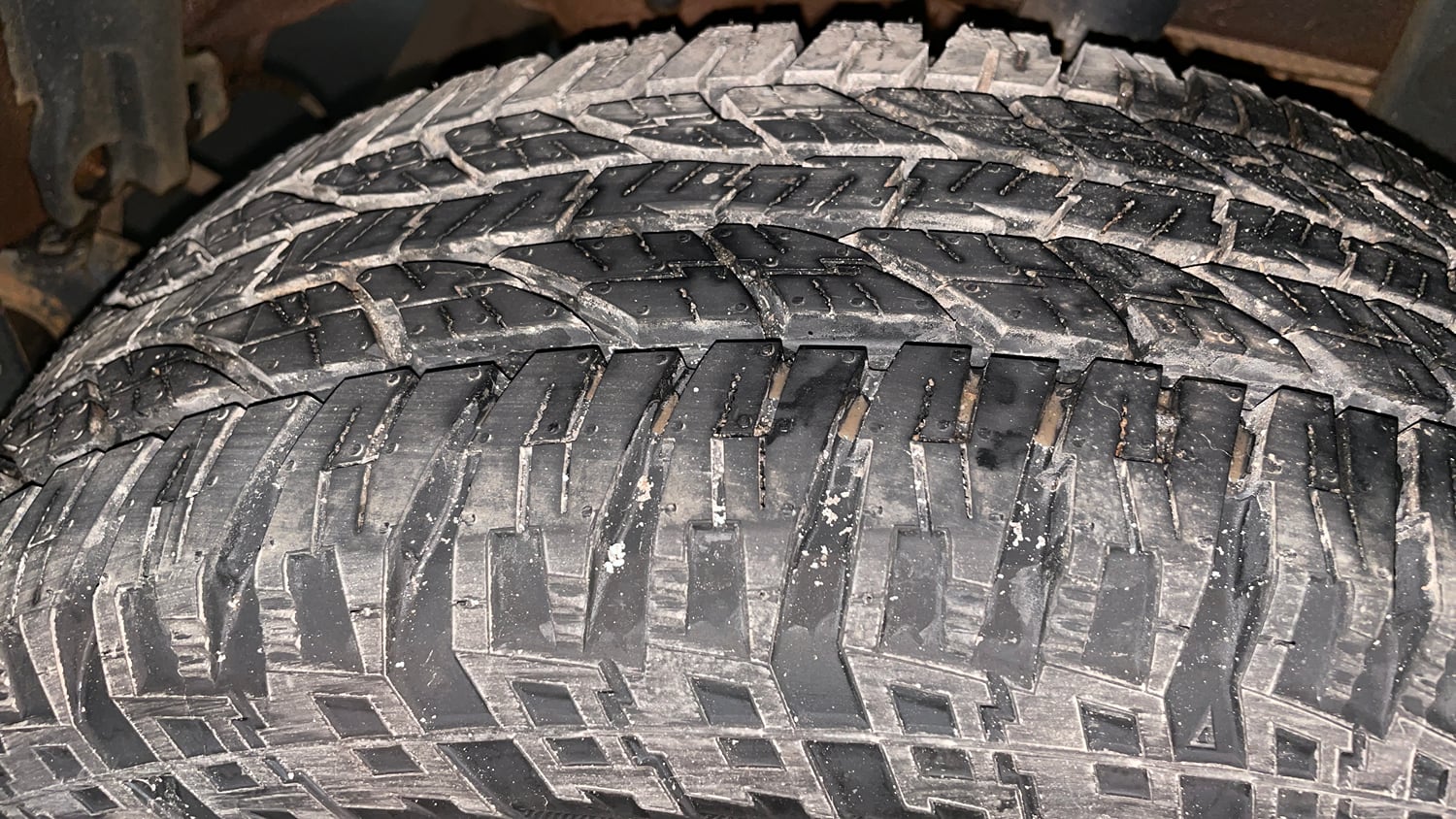 Used 2016 Renault Duster 85 PS RXS 4X2 MT Diesel Diesel Manual tyres LEFT REAR TYRE TREAD VIEW