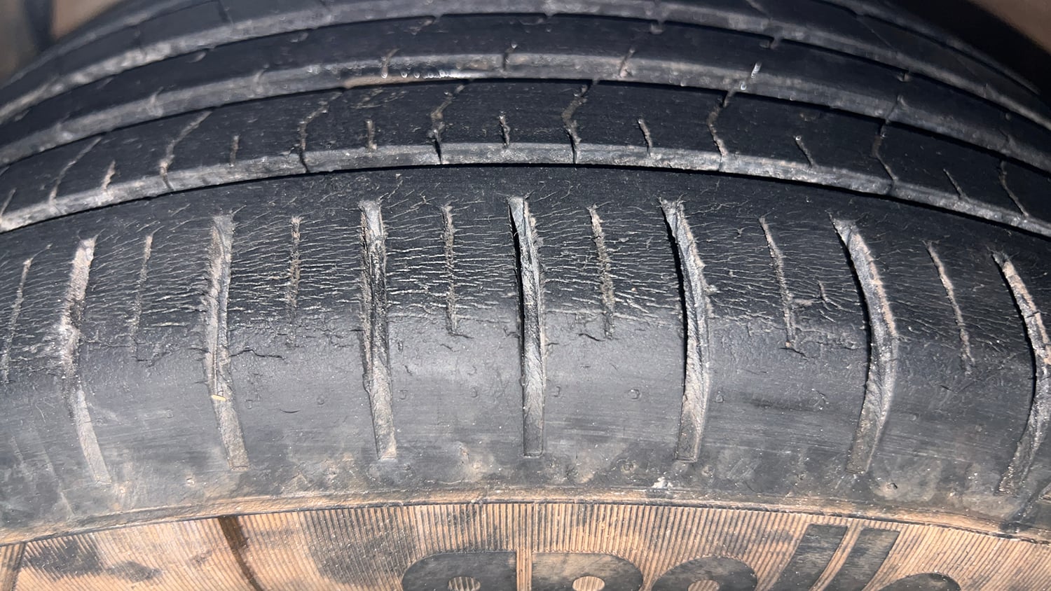 Used 2016 Maruti Suzuki Ciaz ZXI+ Petrol Manual tyres LEFT FRONT TYRE TREAD VIEW