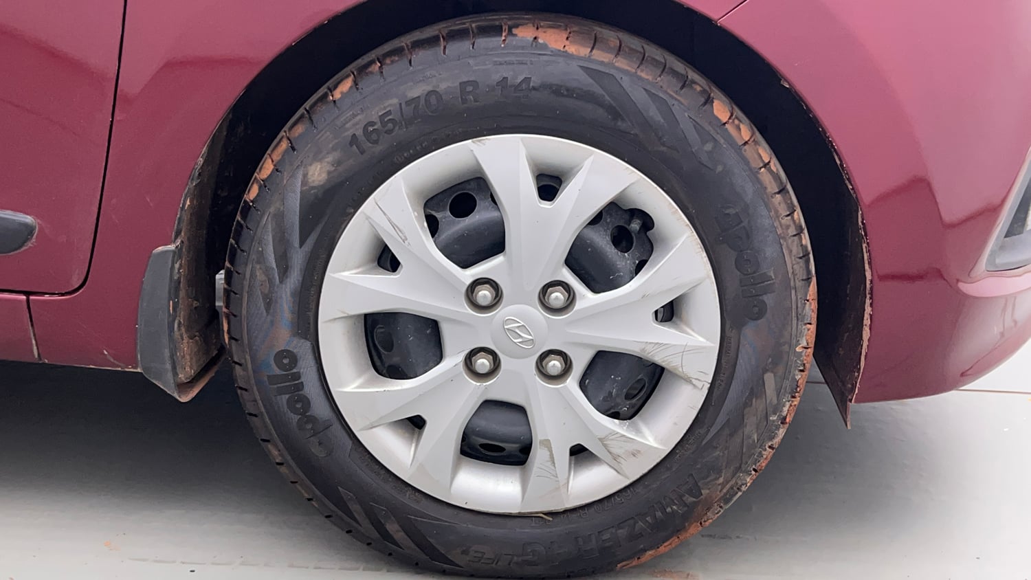 Used 2015 Hyundai Grand i10 Magna 1.2 Kappa VTVT Petrol Manual tyres RIGHT FRONT TYRE RIM VIEW