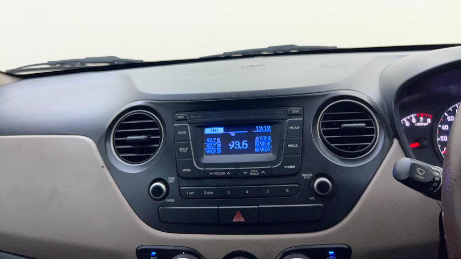 Used 2017 Hyundai Grand i10 Sportz 1.2 Kappa VTVT Petrol Manual top_features Integrated (in-dash) music system