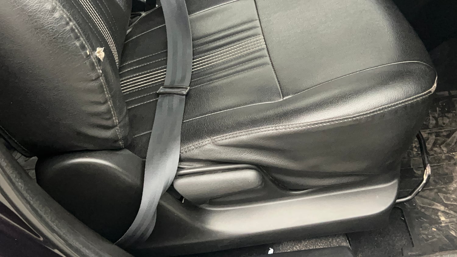 Used 2015 Maruti Suzuki Swift LXi Petrol Manual top_features Seat adjustment