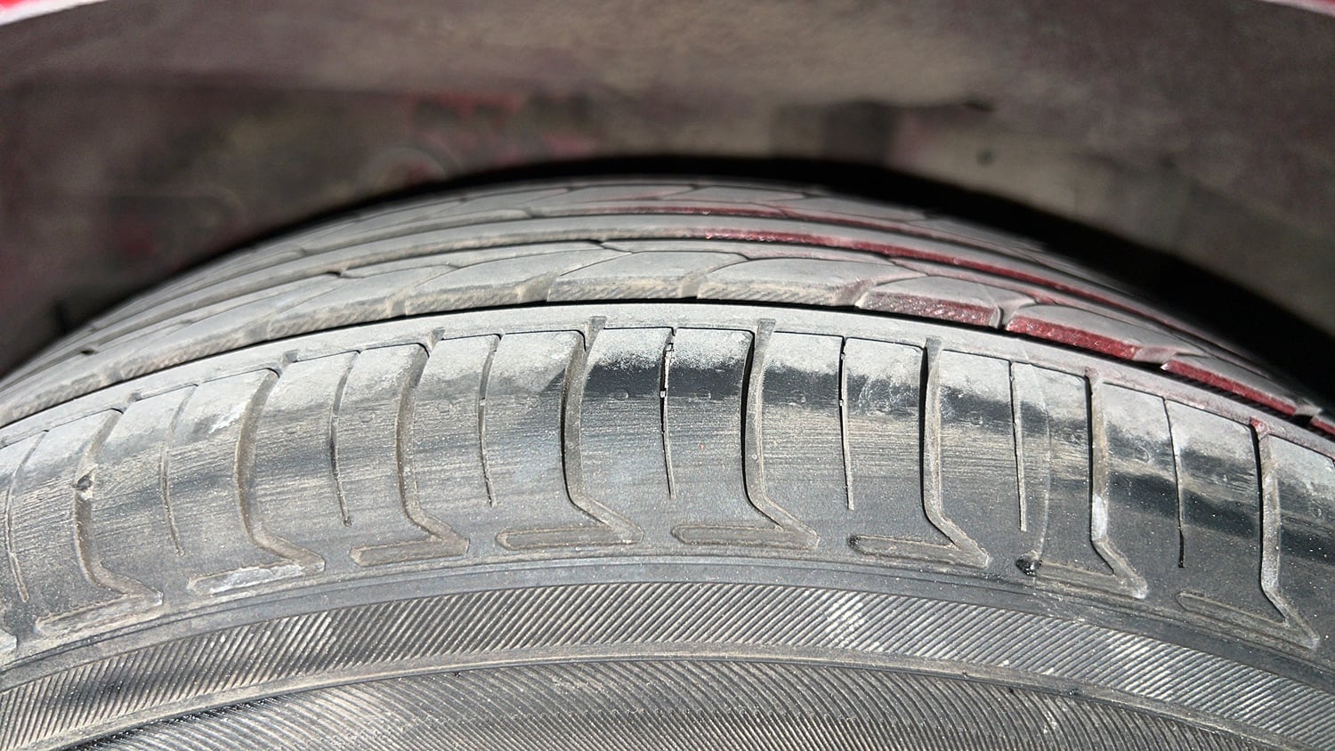 Used 2015 Hyundai Eon Magna Petrol Manual tyres RIGHT REAR TYRE TREAD VIEW