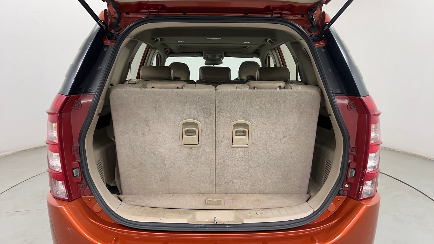 Used 2016 Mahindra XUV500 W10 AT Diesel Automatic interior DICKY INSIDE VIEW