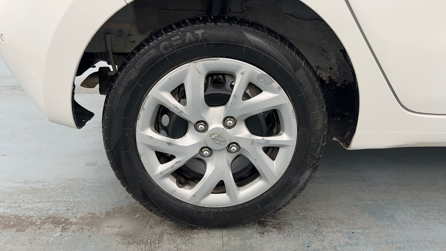 Used 2018 Hyundai Grand i10 Sportz 1.2 Kappa VTVT Petrol Manual tyres RIGHT REAR TYRE RIM VIEW
