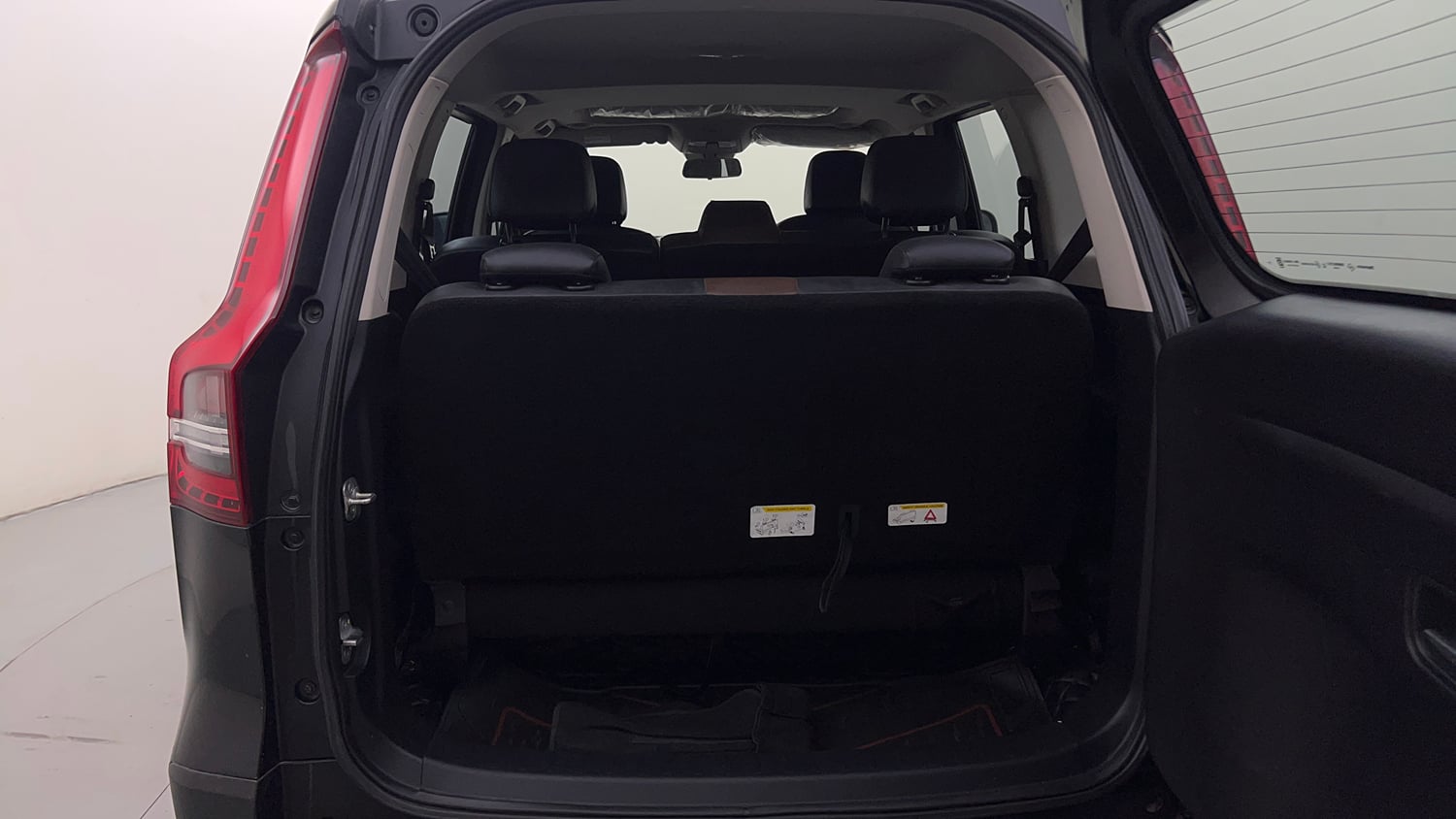 Used 2022 Mahindra Scorpio N Z8 L Petrol AT 7 STR Petrol Automatic interior DICKY INSIDE VIEW
