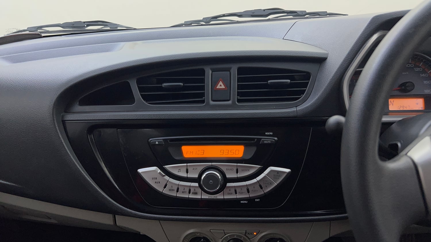 Used 2015 Maruti Suzuki Alto K10 VXi AMT Petrol Automatic top_features Integrated (in-dash) music system