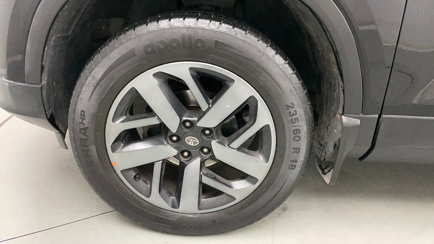 Used 2024 Tata Harrier XZA Plus (O) Dark Edition Diesel Automatic tyres LEFT FRONT TYRE RIM VIEW