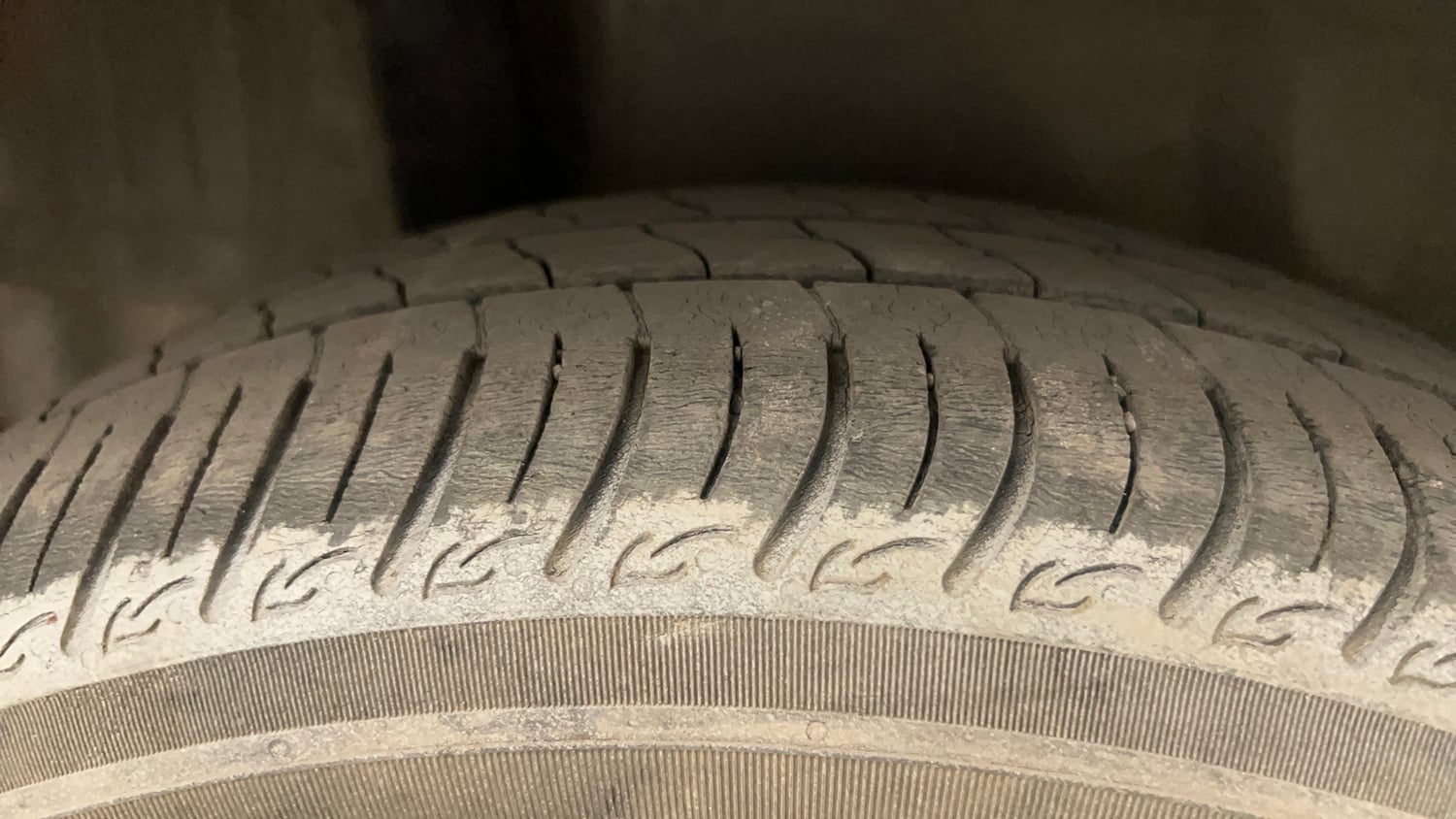 Used 2014 Honda Brio S MT Petrol Manual tyres RIGHT REAR TYRE TREAD VIEW