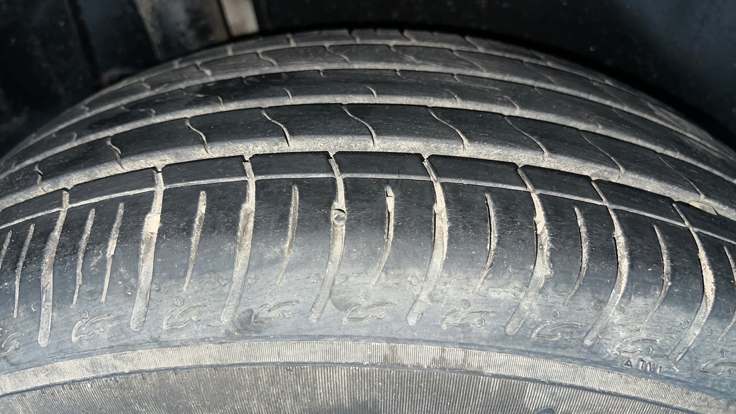 Used 2023 Maruti Suzuki Brezza ZXi Plus AT Petrol Automatic tyres RIGHT REAR TYRE TREAD VIEW