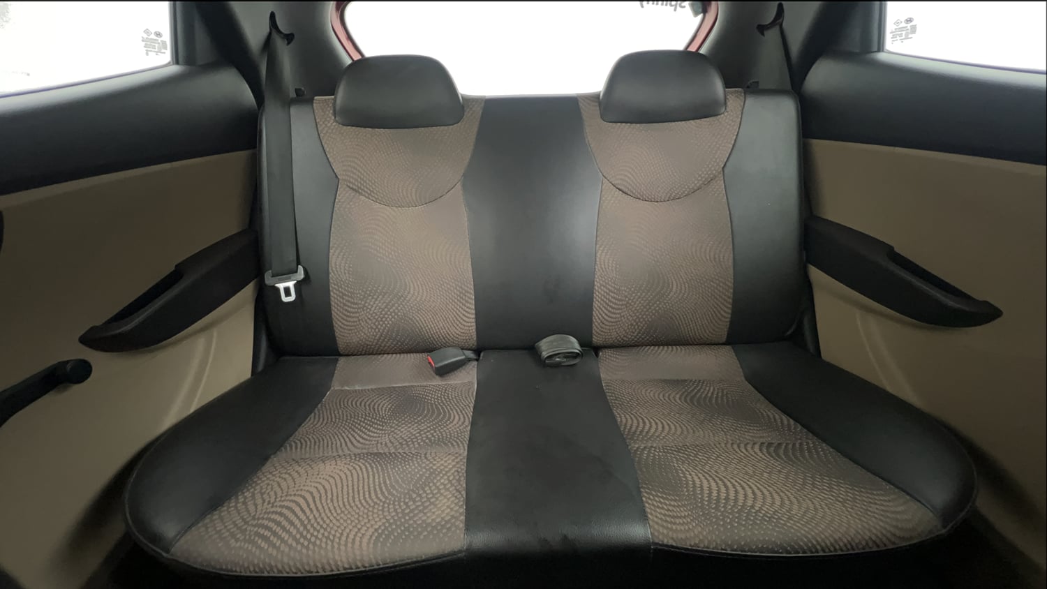Used 2015 Hyundai Eon Magna Petrol Manual interior REAR SEAT CONDITION VIEW